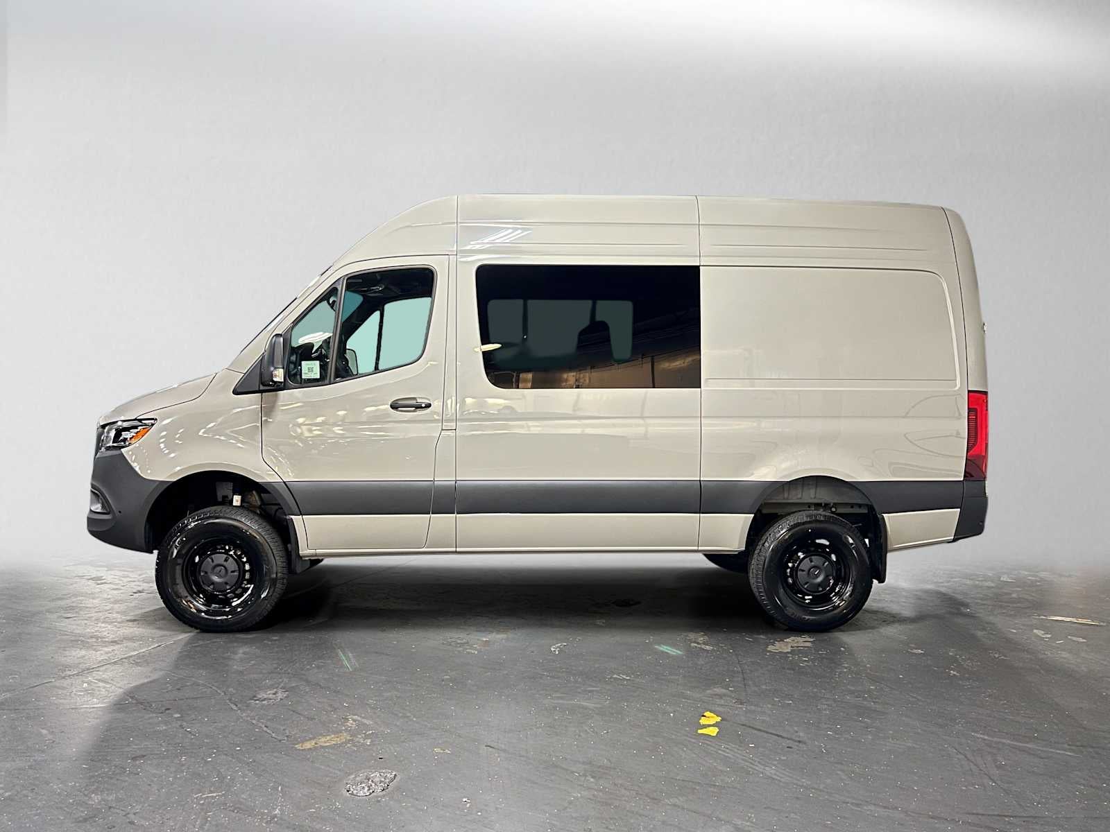 2026 Mercedes-Benz Sprinter Crew 2500 Standard Roof I4 Diesel HO 144 AWD