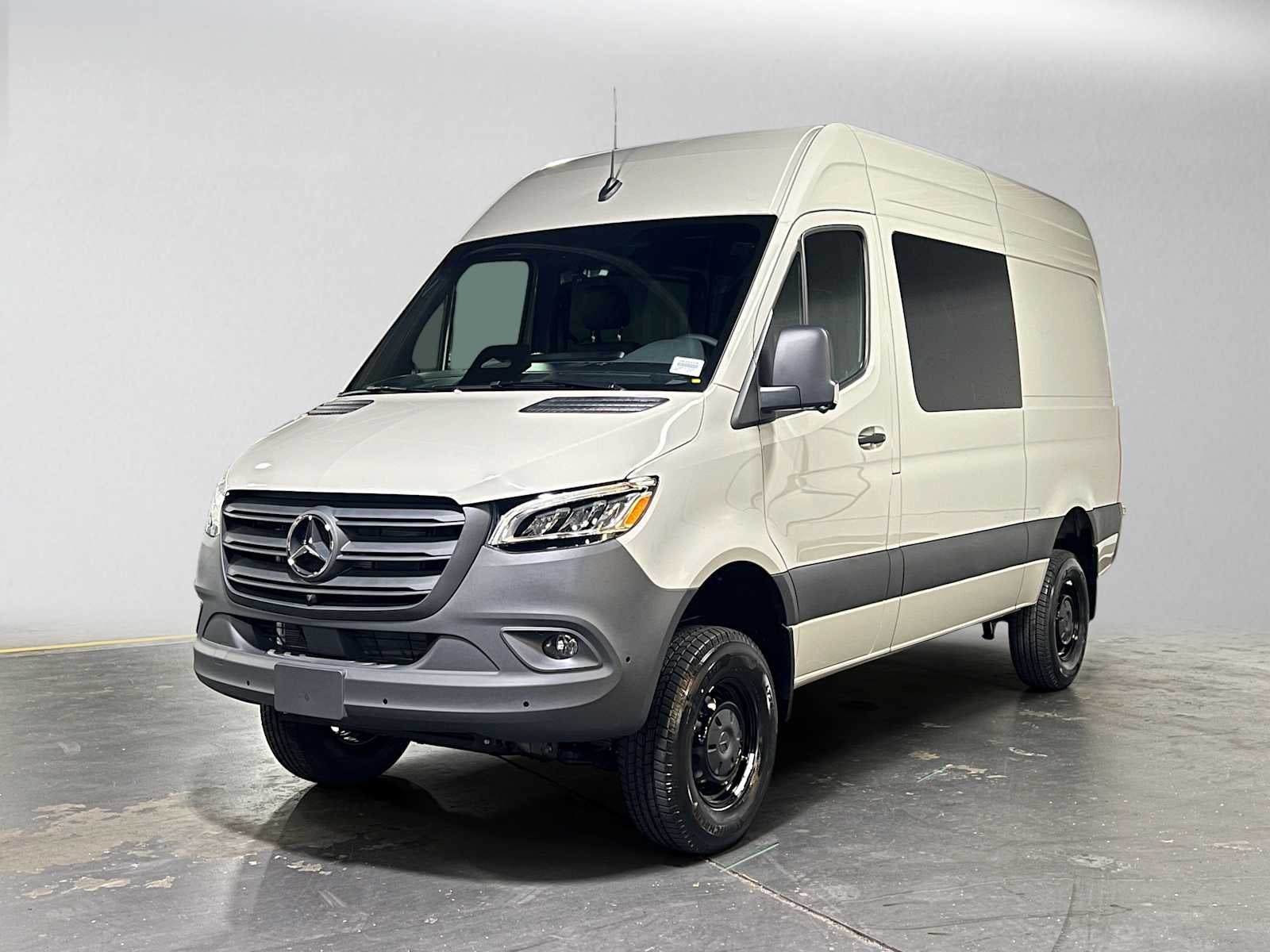 2026 Mercedes-Benz Sprinter Crew 2500 Standard Roof I4 Diesel HO 144 AWD