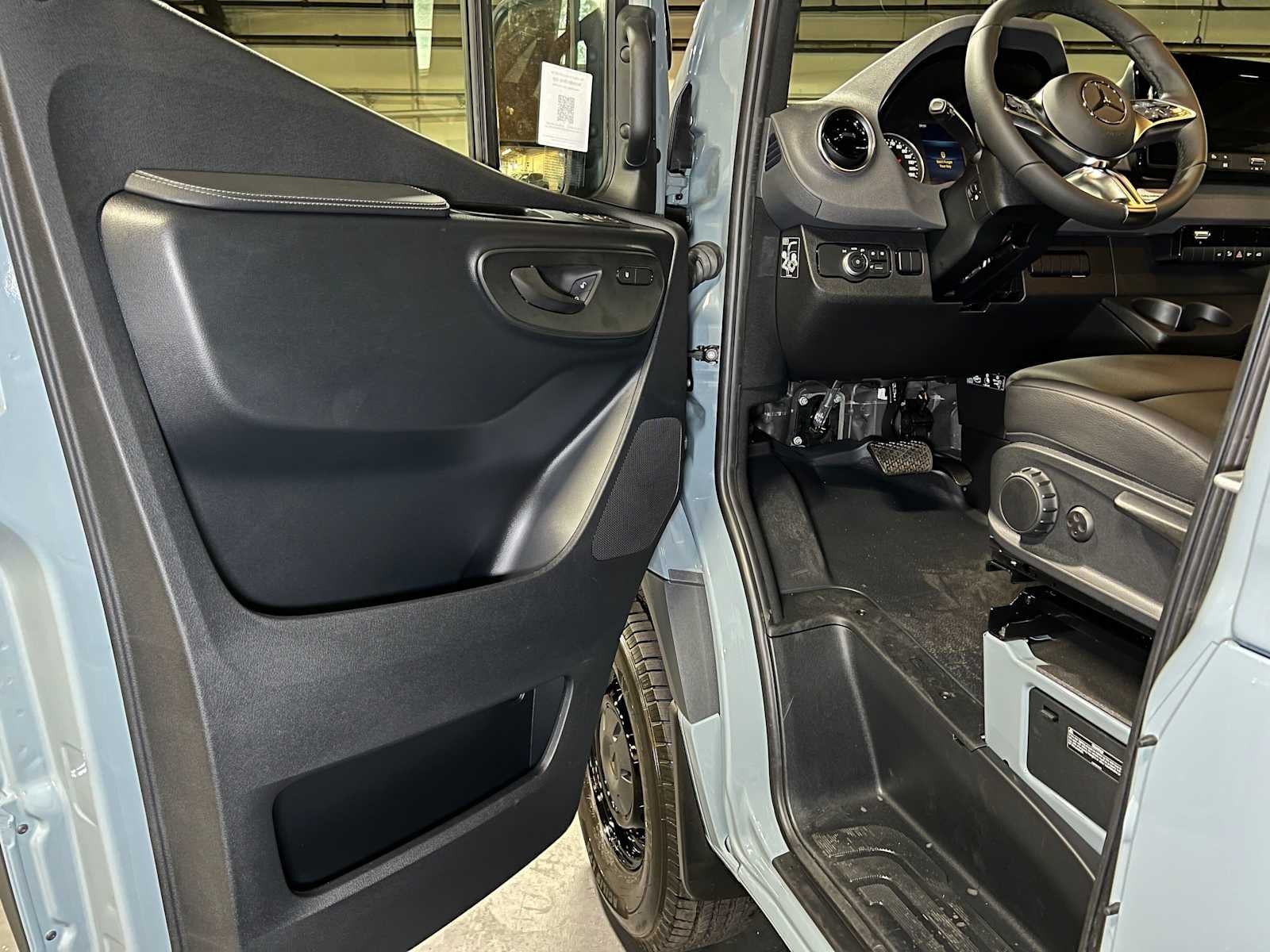 2026 Mercedes-Benz Sprinter Cargo 2500 Standard Roof I4 Diesel HO 144 AWD