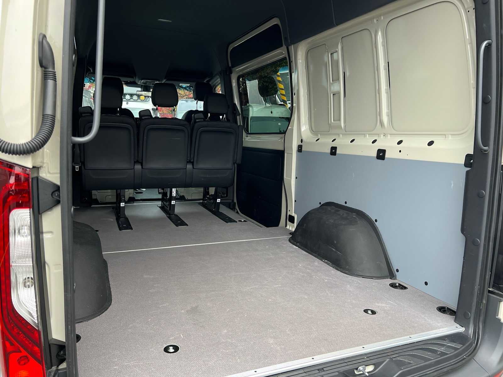 2026 Mercedes-Benz Sprinter Crew 2500 Standard Roof I4 Diesel HO 144 AWD