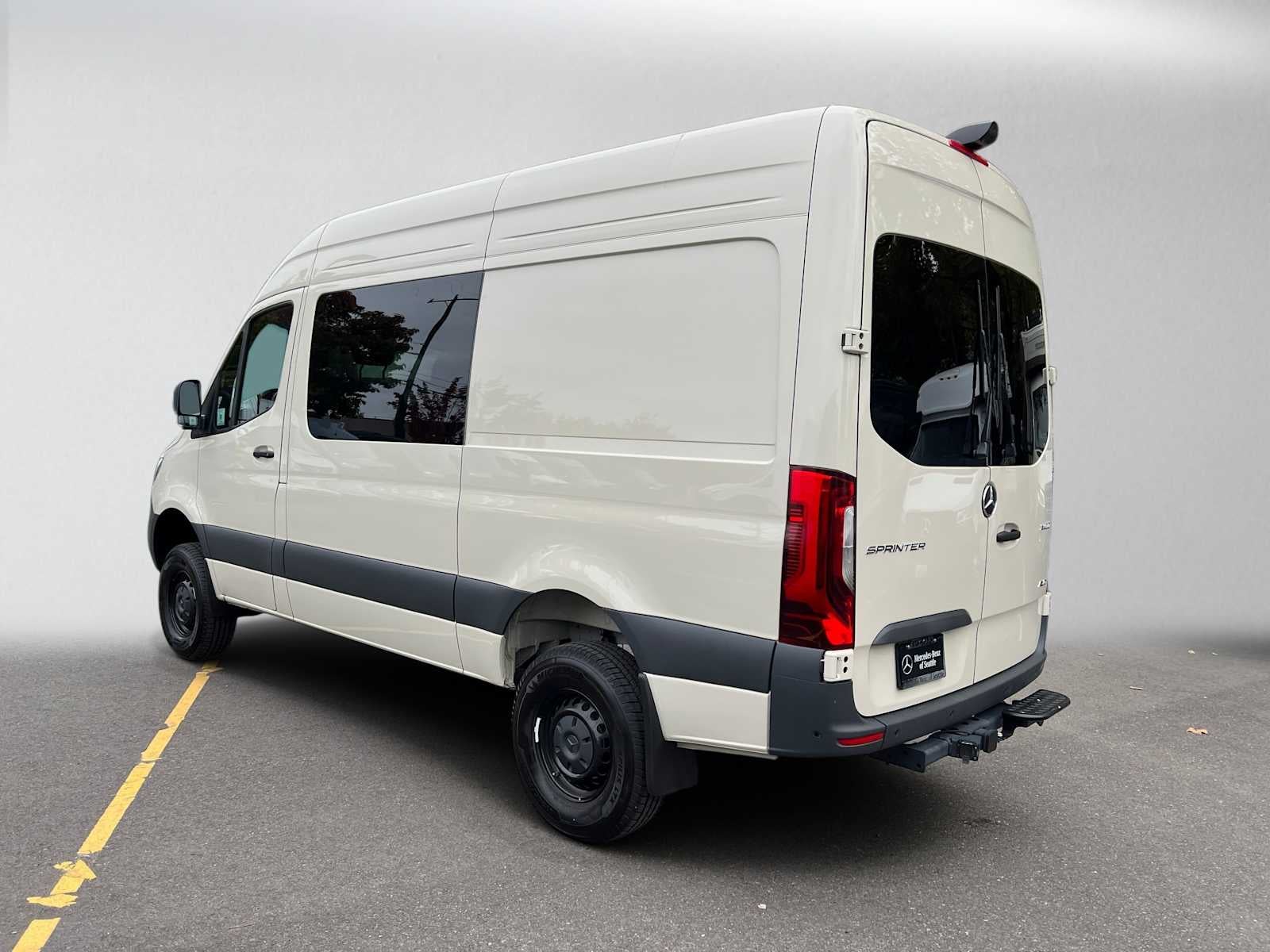 2026 Mercedes-Benz Sprinter Crew 2500 Standard Roof I4 Diesel HO 144 AWD