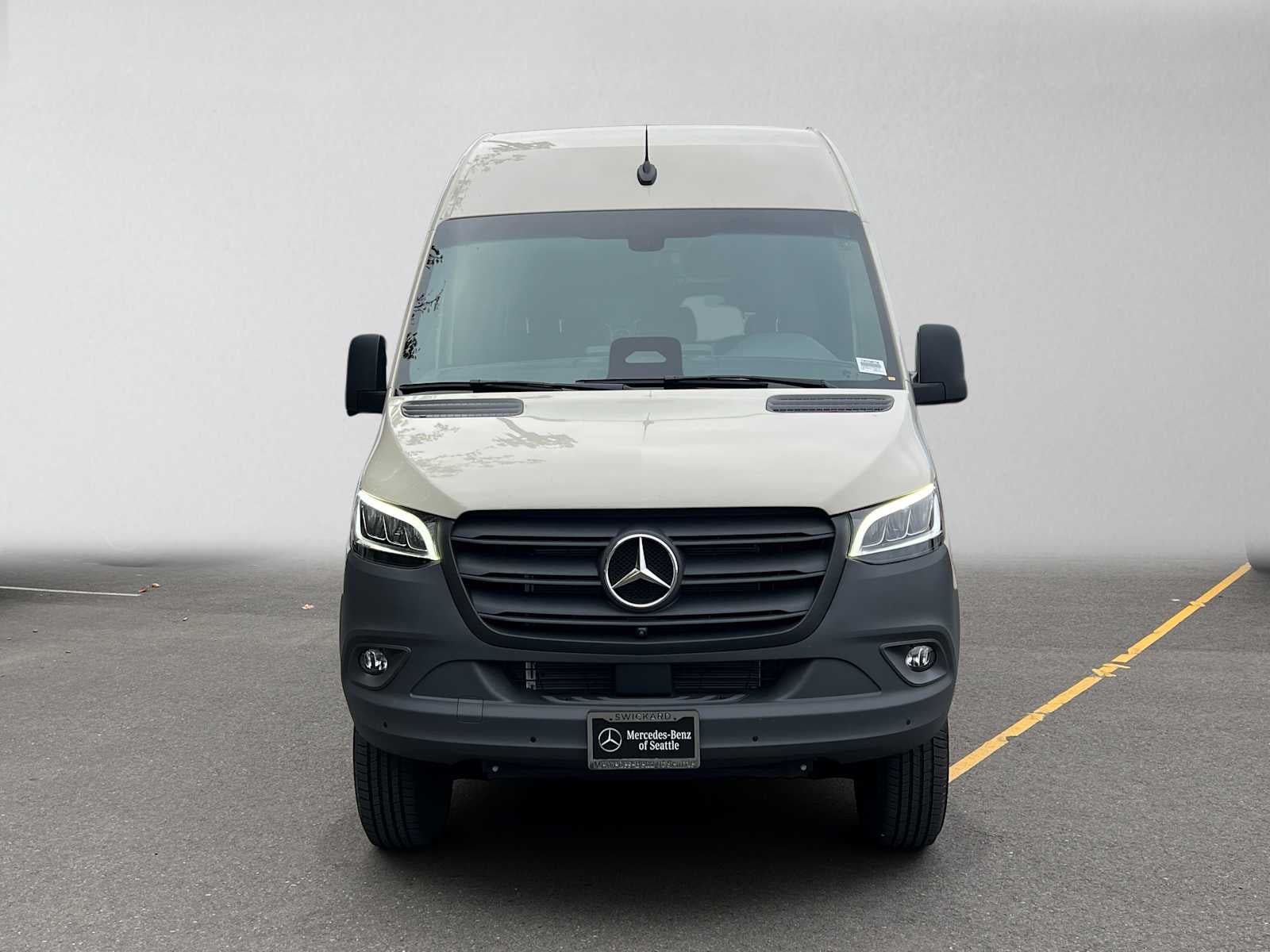 2026 Mercedes-Benz Sprinter Crew 2500 Standard Roof I4 Diesel HO 144 AWD