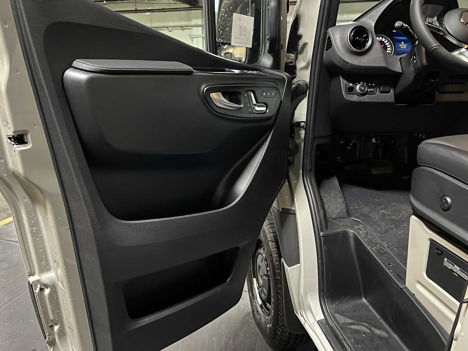 2026 Mercedes-Benz Sprinter 2500 Standard Roof I4 Diesel HO 144 AWD
