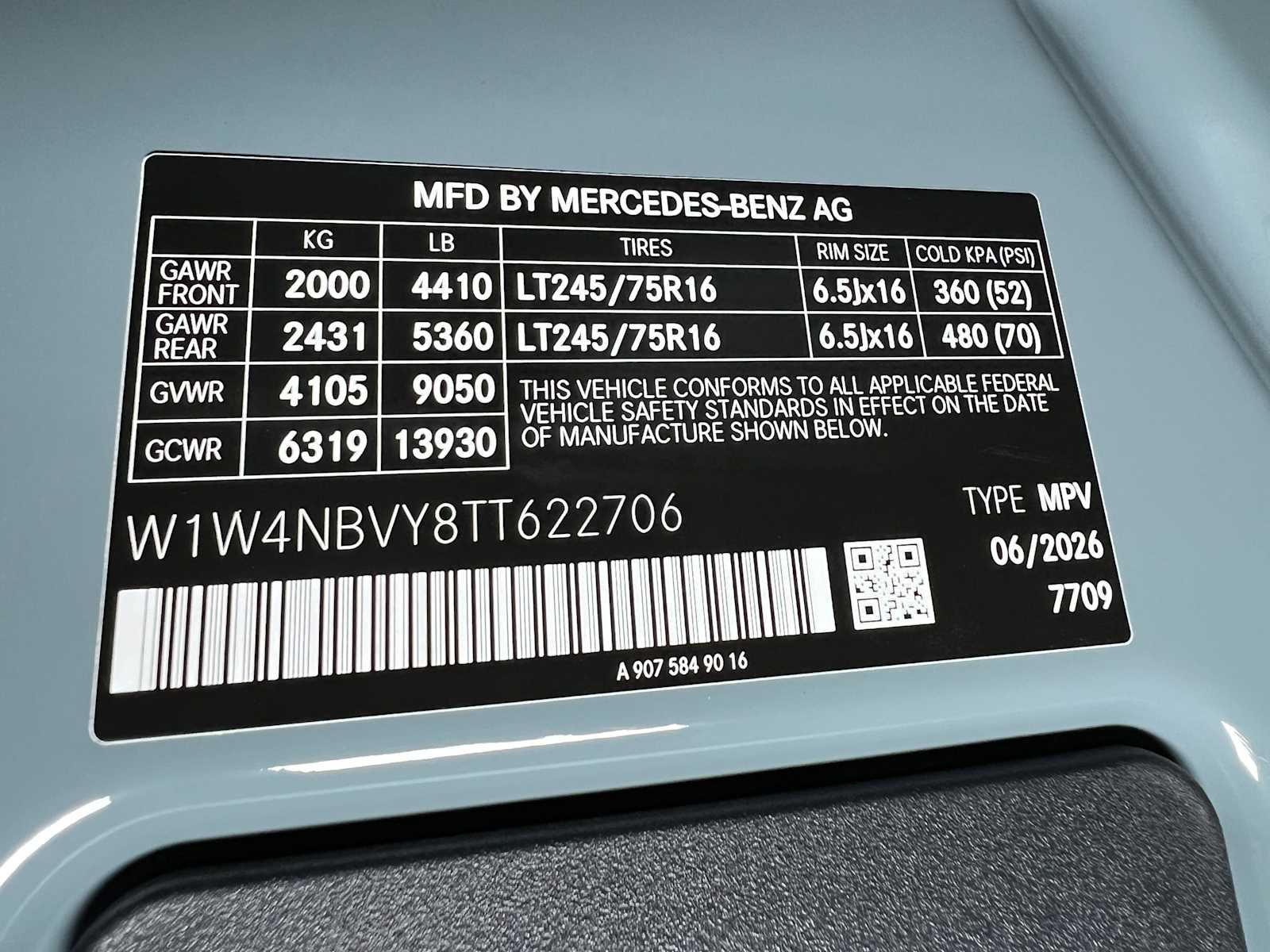 2026 Mercedes-Benz Sprinter Crew 2500 Standard Roof I4 Diesel HO 144 AWD