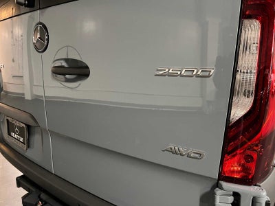 2026 Mercedes-Benz Sprinter Crew 2500 Standard Roof I4 Diesel HO 144 AWD