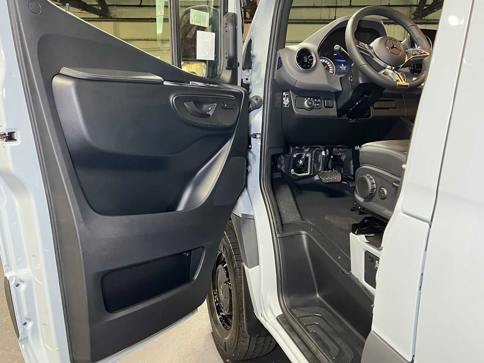 2026 Mercedes-Benz Sprinter Cargo 2500 Standard Roof I4 Diesel HO 144 AWD