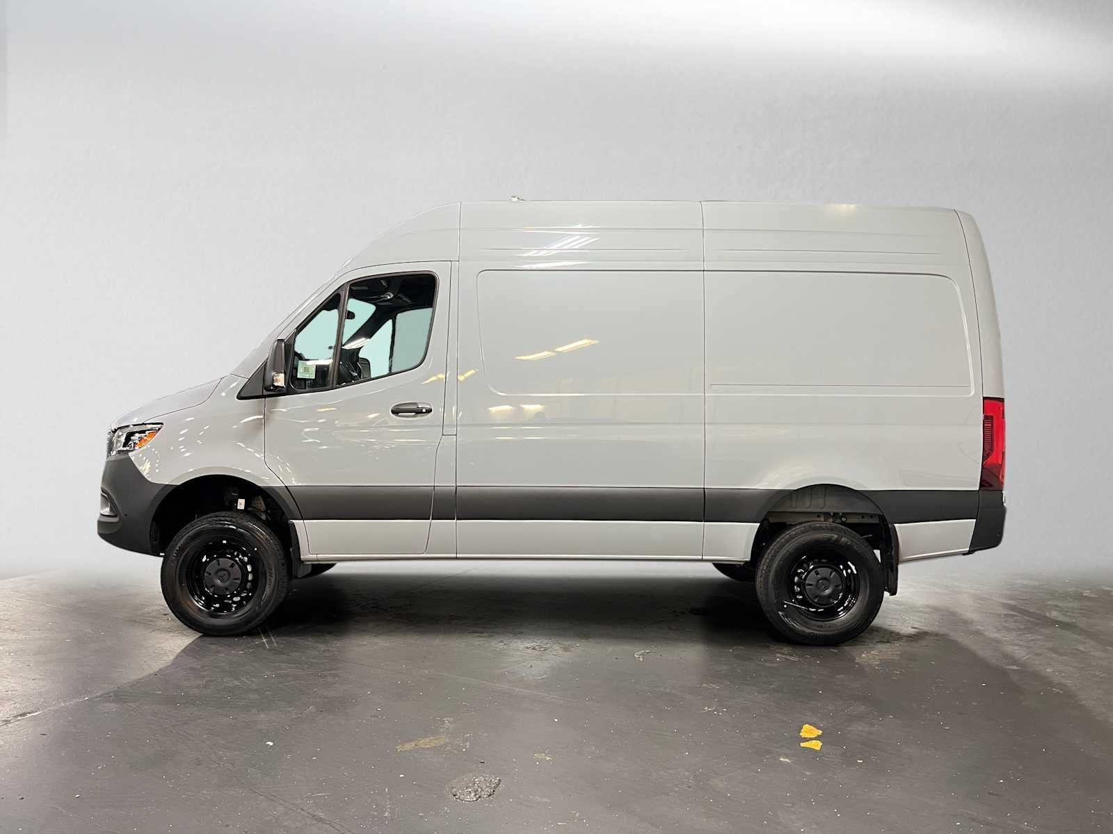 2026 Mercedes-Benz Sprinter Cargo 2500 Standard Roof I4 Diesel HO 144 AWD