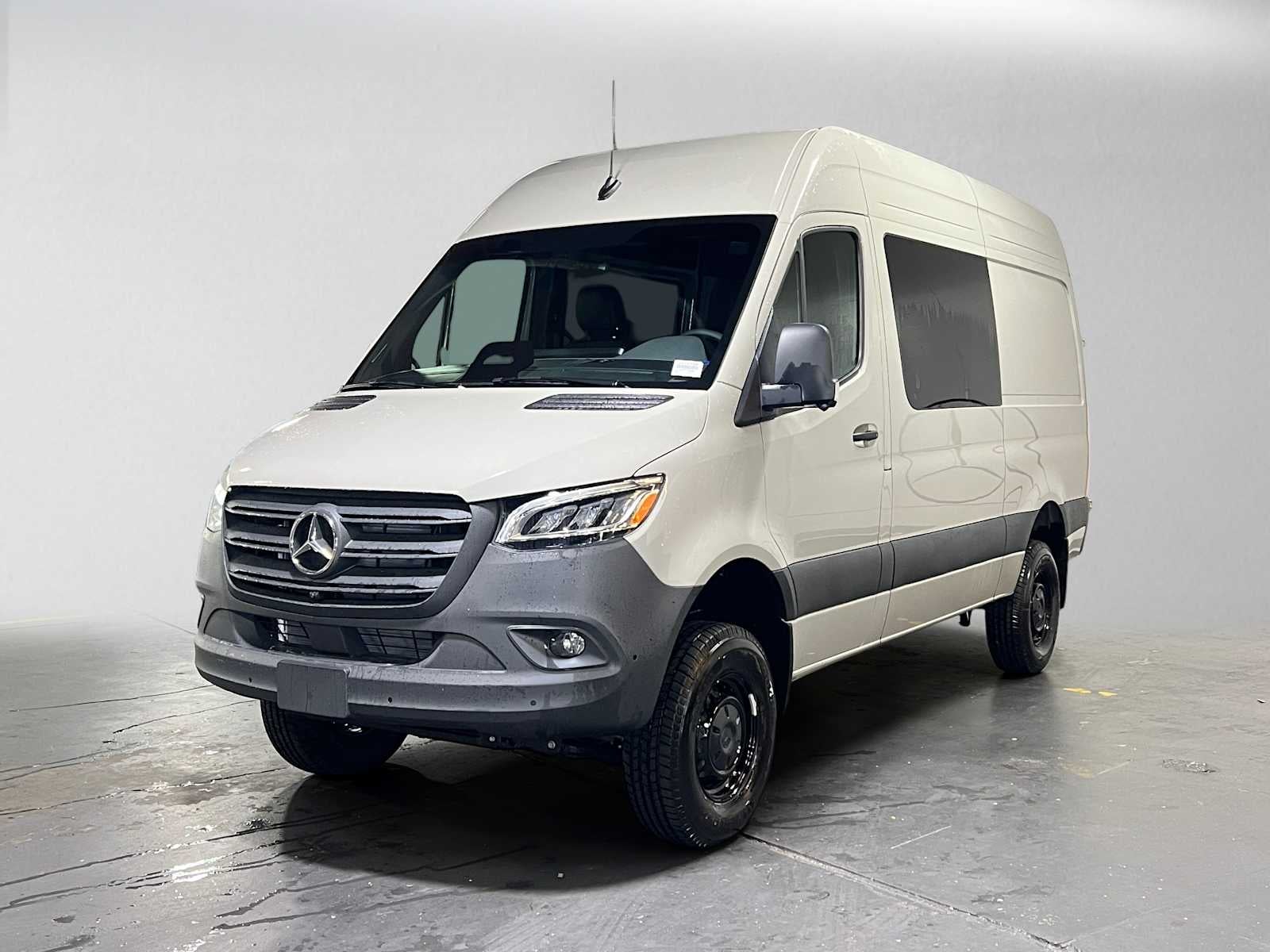 2026 Mercedes-Benz Sprinter 2500 Standard Roof I4 Diesel HO 144 AWD
