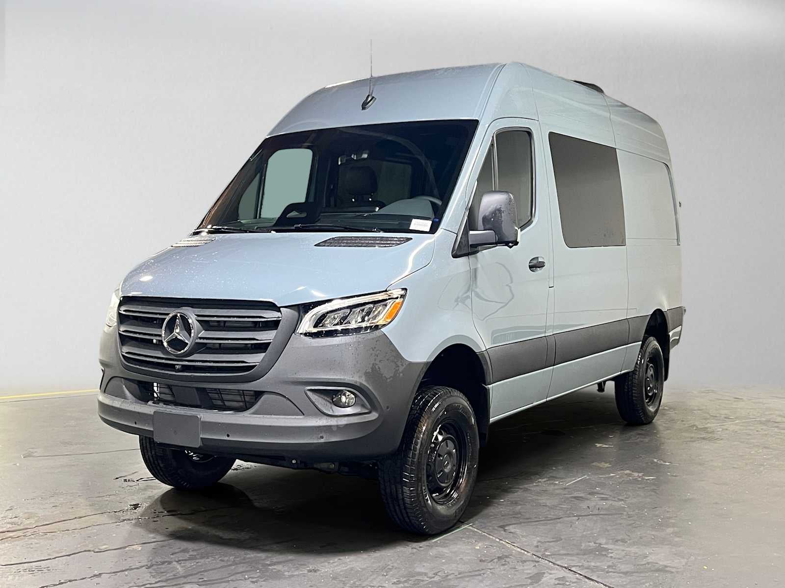 2026 Mercedes-Benz Sprinter 2500 Standard Roof I4 Diesel HO 144 AWD