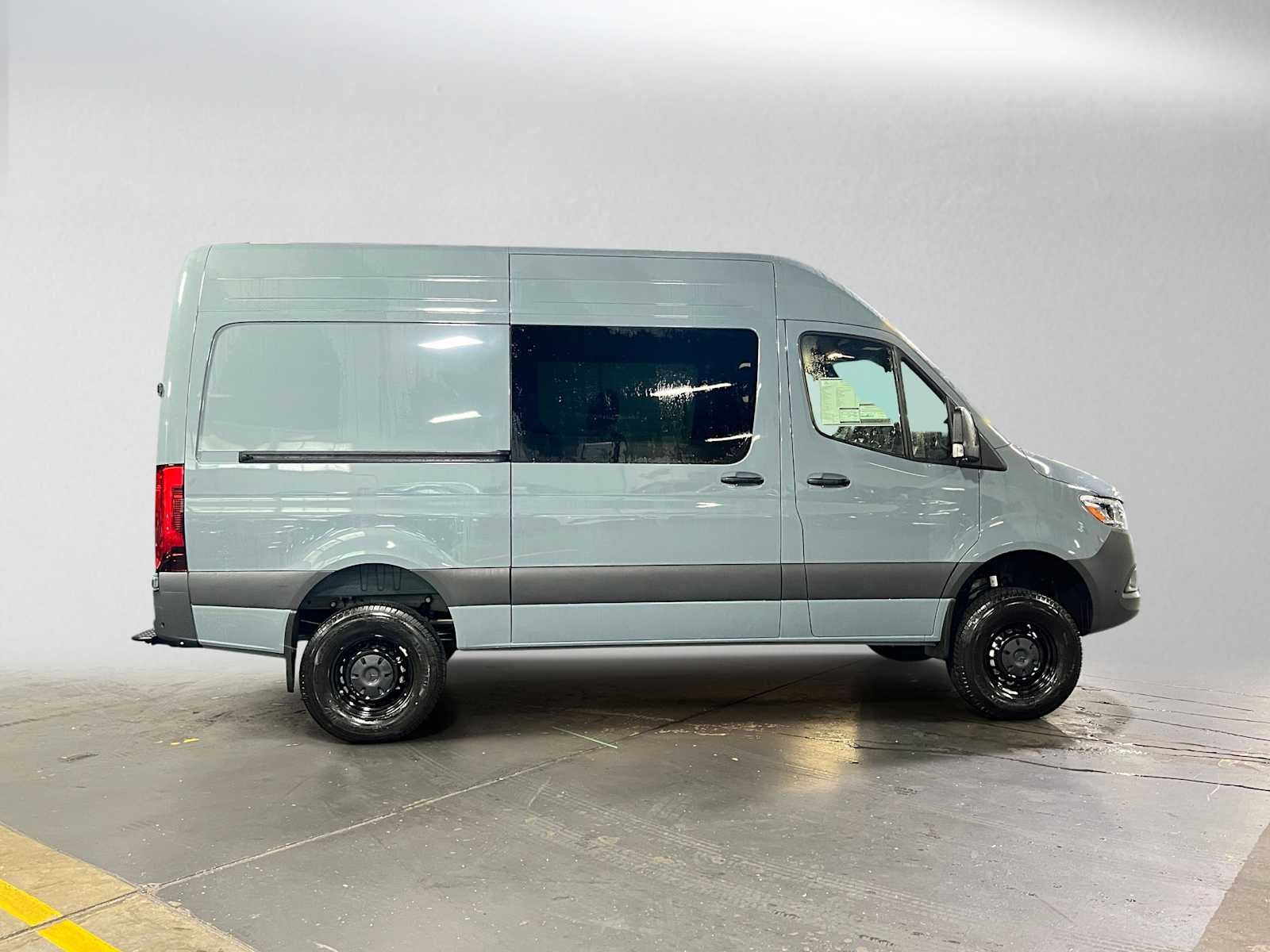 2026 Mercedes-Benz Sprinter Crew 2500 Standard Roof I4 Diesel HO 144 AWD