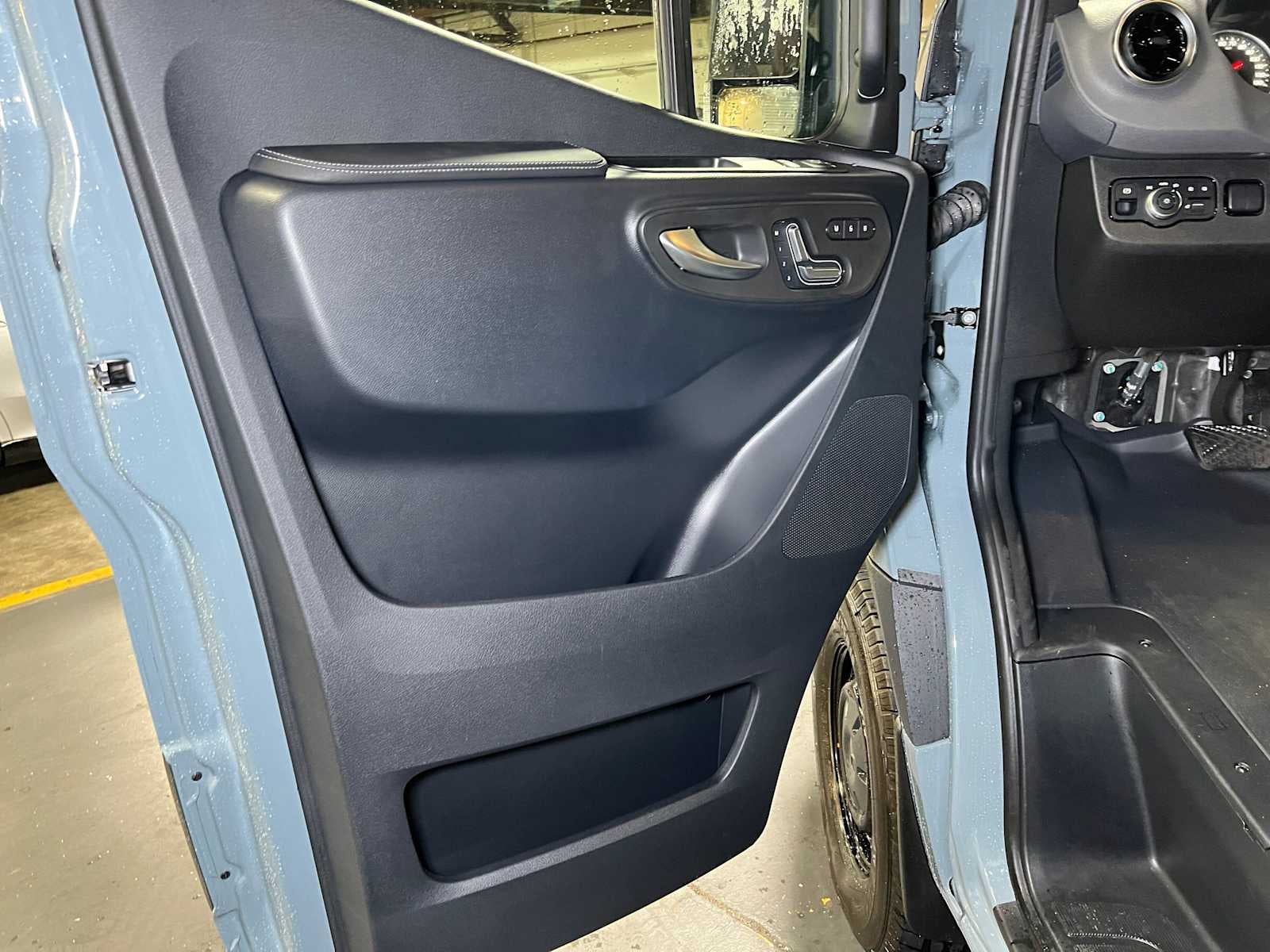 2026 Mercedes-Benz Sprinter Crew 2500 Standard Roof I4 Diesel HO 144 AWD