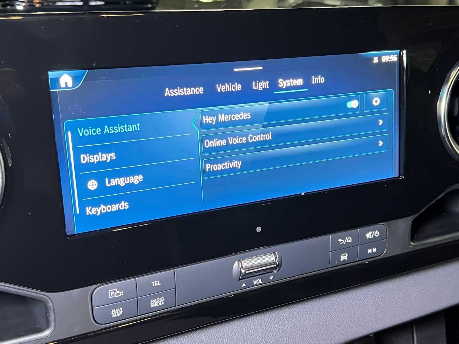 2026 Mercedes-Benz Sprinter Crew 2500 Standard Roof I4 Diesel HO 144 AWD