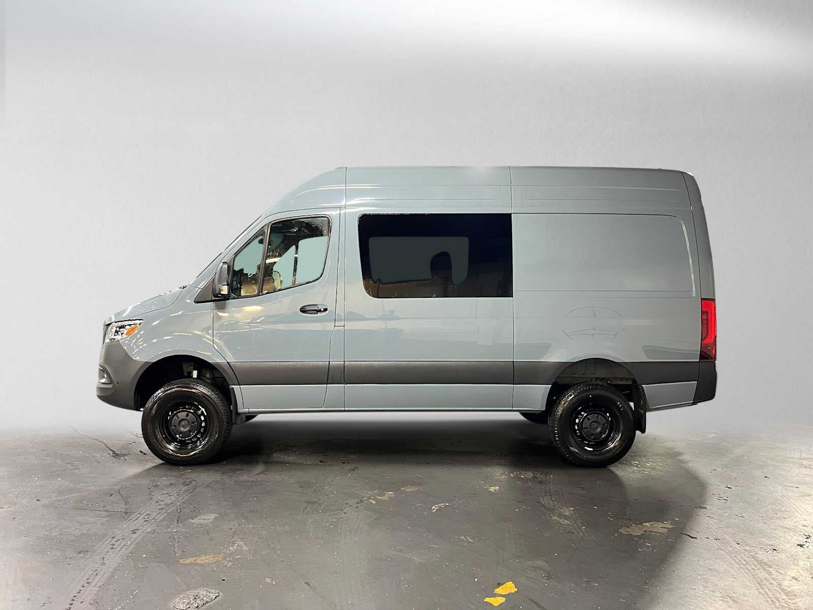 2026 Mercedes-Benz Sprinter Crew 2500 Standard Roof I4 Diesel HO 144 AWD