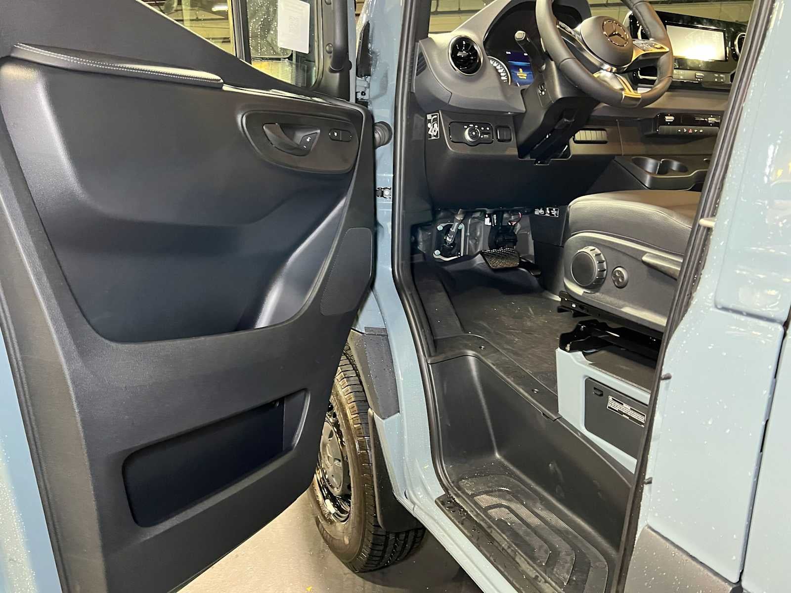 2026 Mercedes-Benz Sprinter Cargo 2500 Standard Roof I4 Diesel HO 144 AWD