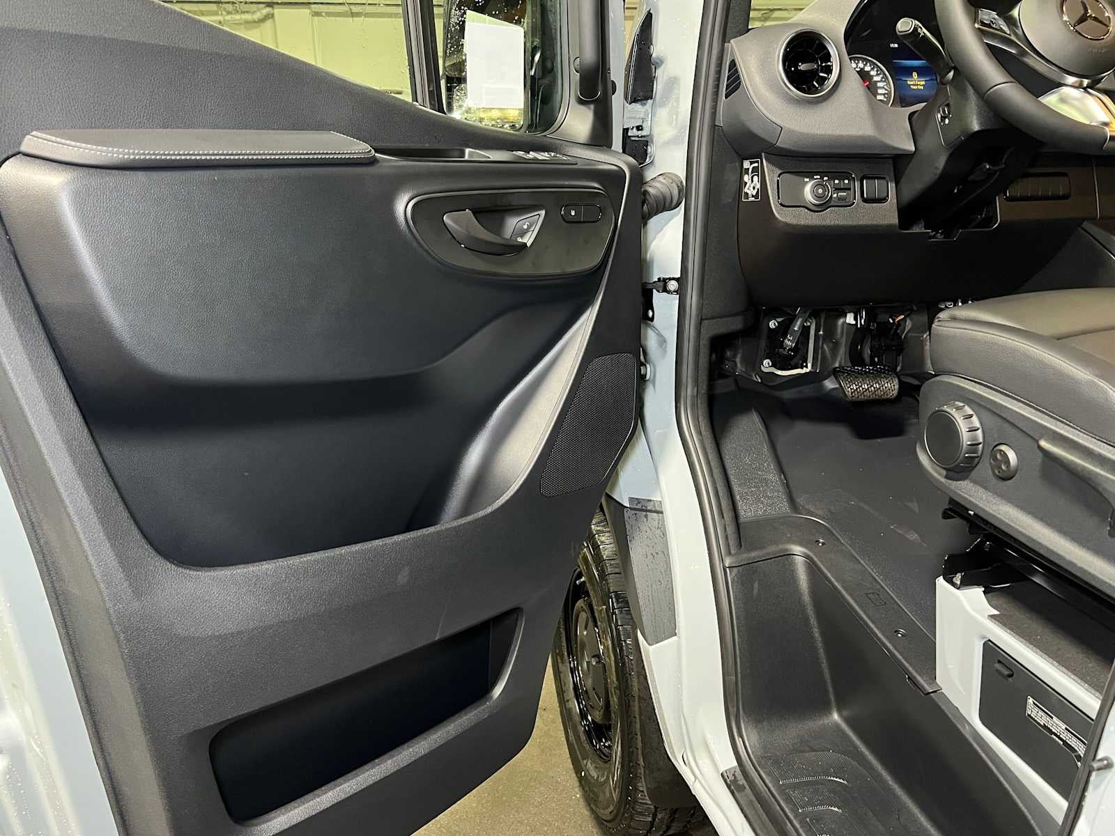 2026 Mercedes-Benz Sprinter Cargo 2500 Standard Roof I4 Diesel HO 144 AWD