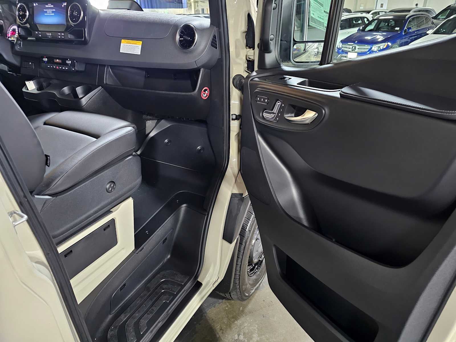 2026 Mercedes-Benz Sprinter 2500 Standard Roof I4 Diesel HO 144 AWD