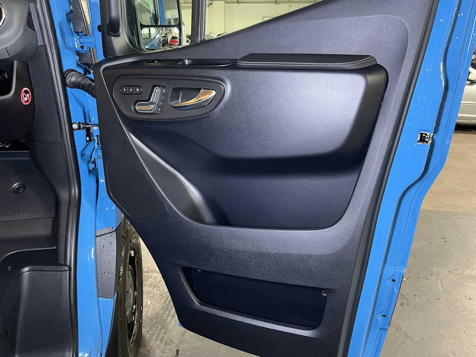2026 Mercedes-Benz Sprinter Crew 2500 Standard Roof I4 Diesel HO 144 AWD
