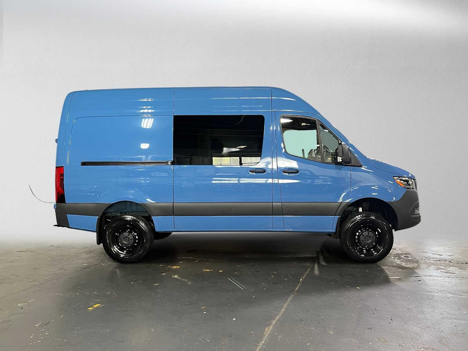 2026 Mercedes-Benz Sprinter Crew 2500 Standard Roof I4 Diesel HO 144 AWD