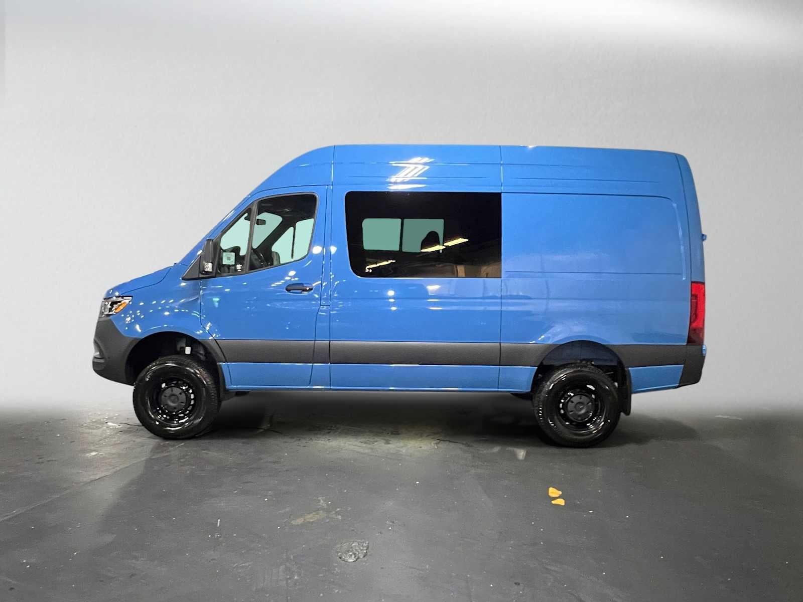 2026 Mercedes-Benz Sprinter Crew 2500 Standard Roof I4 Diesel HO 144 AWD