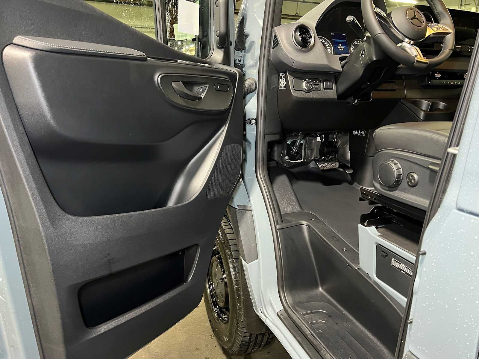 2026 Mercedes-Benz Sprinter Cargo 2500 Standard Roof I4 Diesel HO 144 AWD