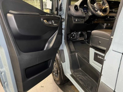 2026 Mercedes-Benz Sprinter Crew 2500 Standard Roof I4 Diesel HO 144 AWD