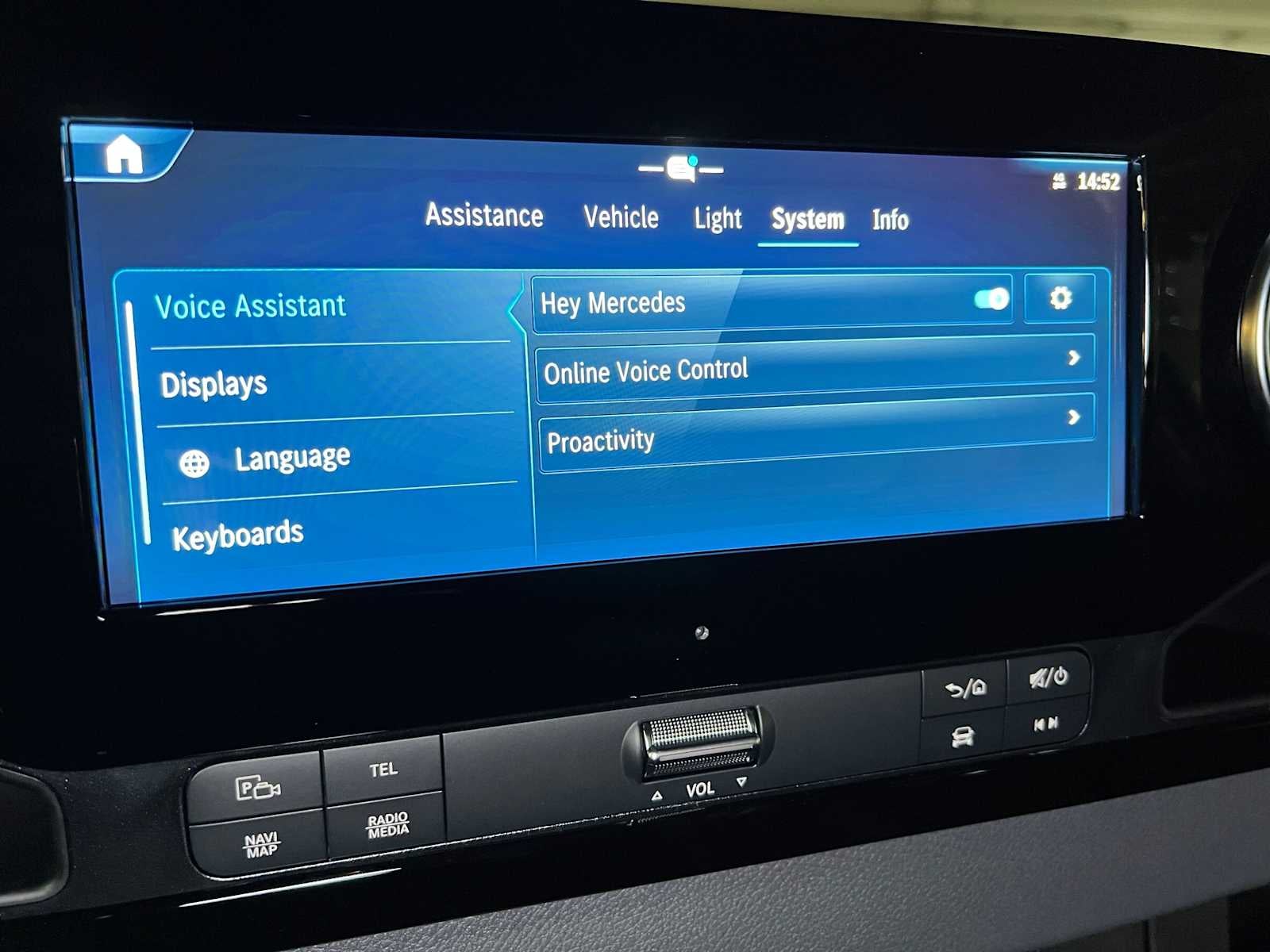 2026 Mercedes-Benz Sprinter Crew 2500 Standard Roof I4 Diesel HO 144 AWD