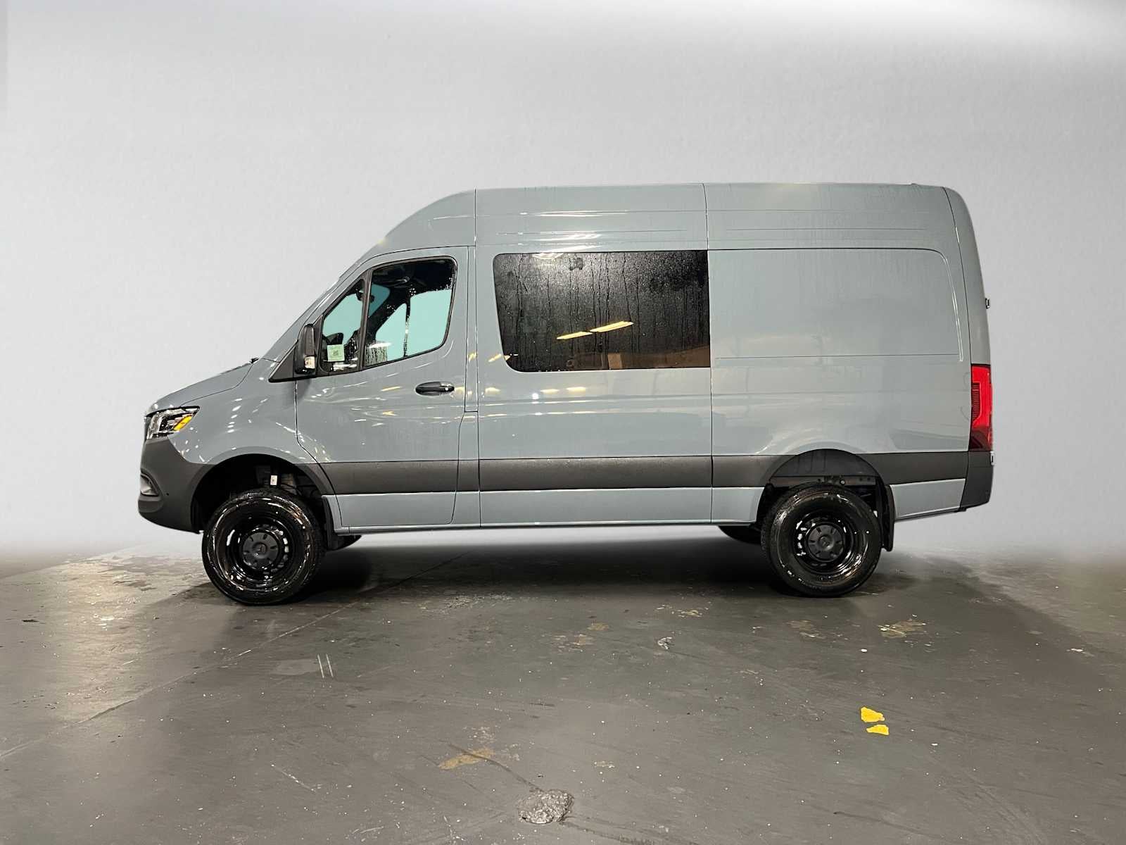 2026 Mercedes-Benz Sprinter Crew 2500 Standard Roof I4 Diesel HO 144 AWD