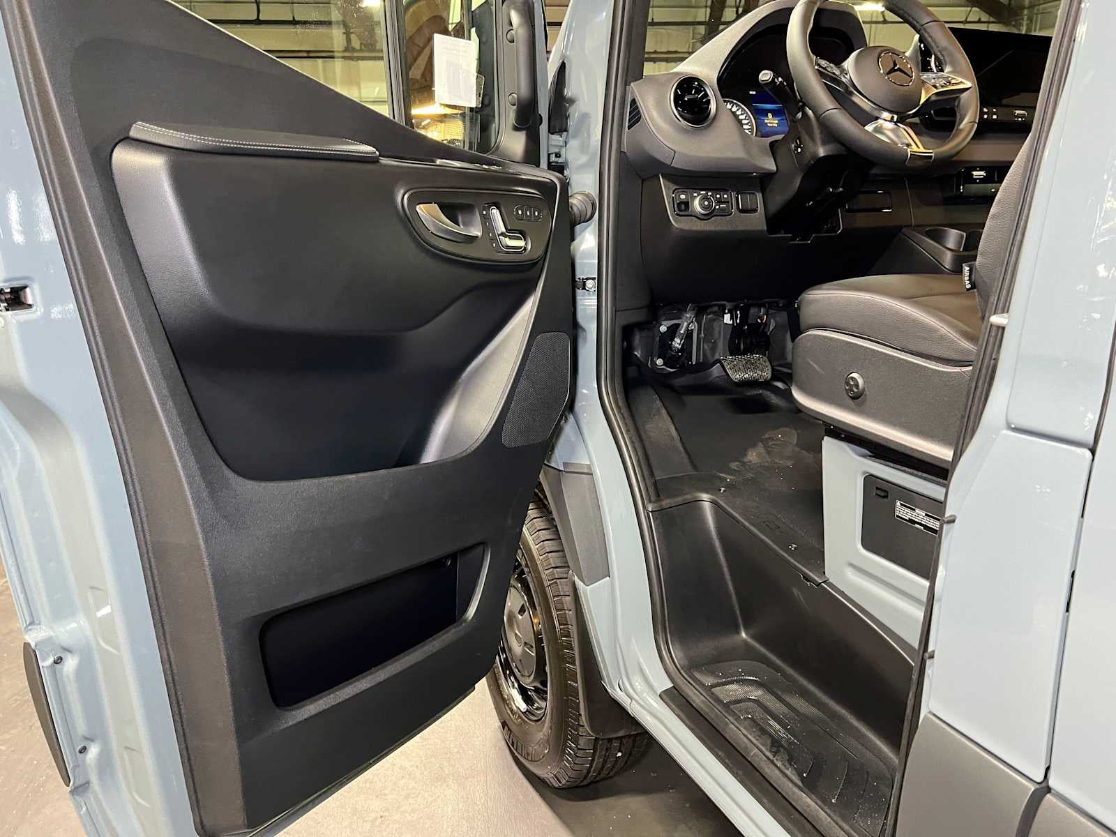 2026 Mercedes-Benz Sprinter Crew 2500 High Roof I4 Diesel HO 170 AWD