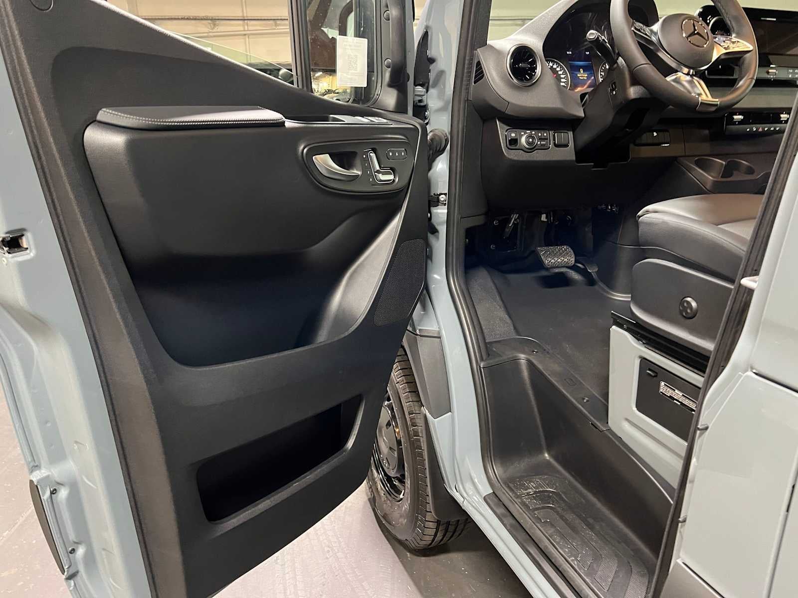2026 Mercedes-Benz Sprinter 2500 High Roof I4 Diesel HO 170 AWD