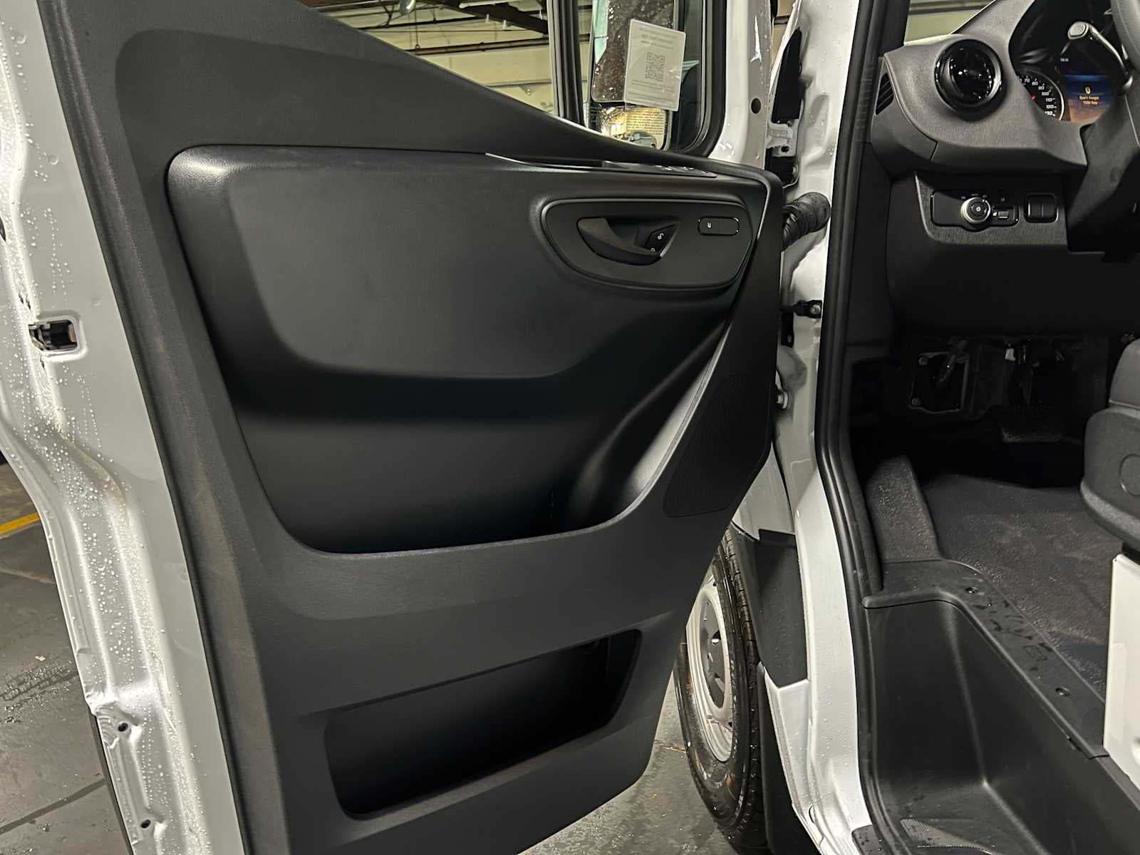 2026 Mercedes-Benz Sprinter 2500 Standard Roof I4 Diesel 144 RWD