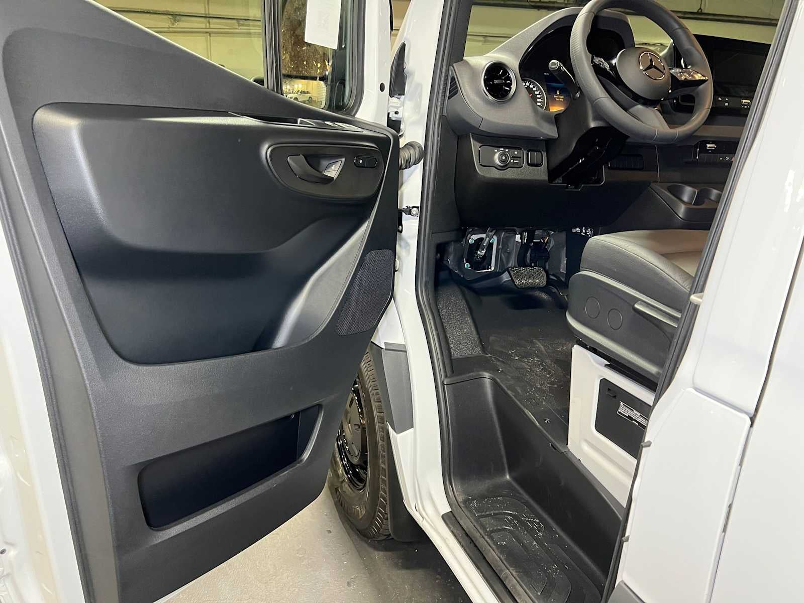 2026 Mercedes-Benz Sprinter 2500 Standard Roof I4 Diesel 144 RWD