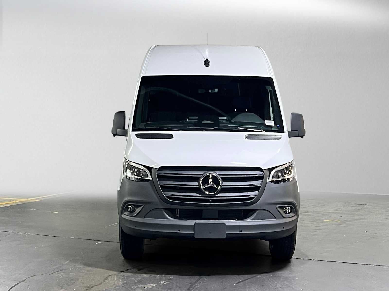 2026 Mercedes-Benz Sprinter Cargo 2500 Standard Roof I4 Diesel 144 RWD