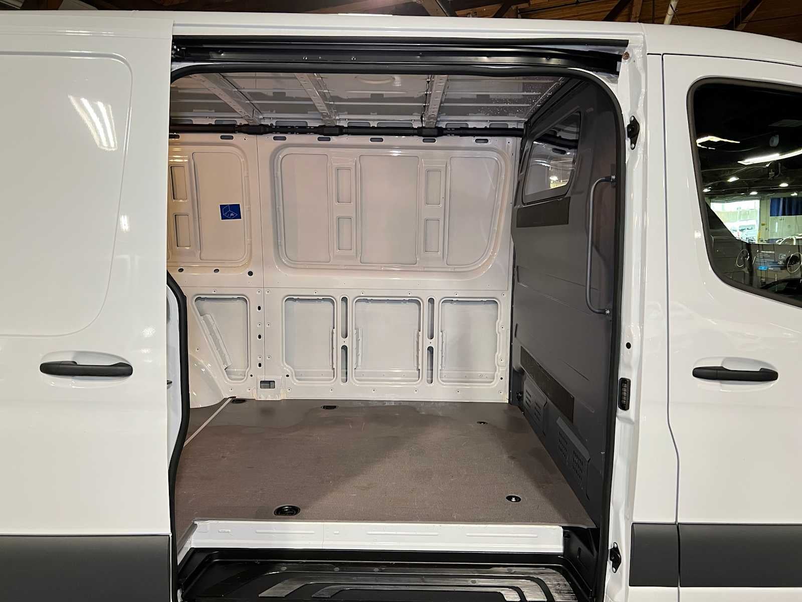 2025 Mercedes-Benz Sprinter Cargo Van 2500 Standard Roof I4 Diesel 144" RWD