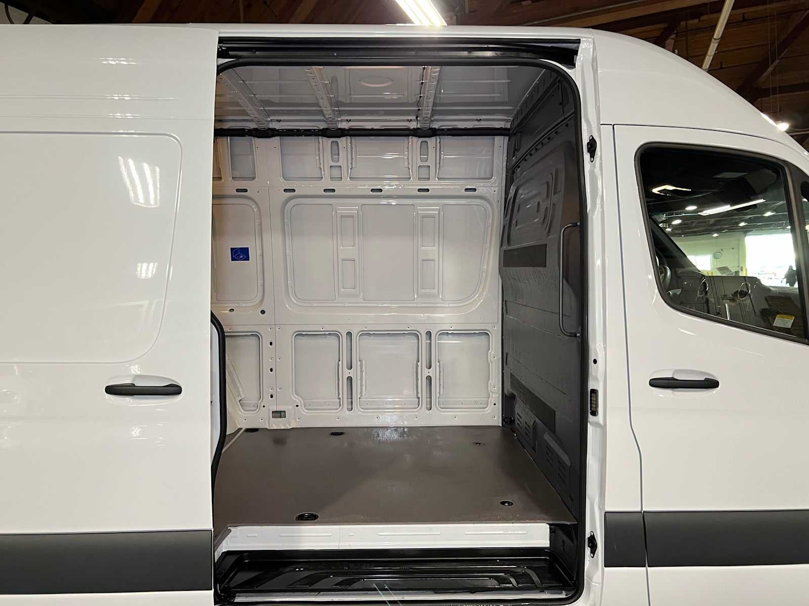 2026 Mercedes-Benz Sprinter 2500 Standard Roof I4 Diesel 144 RWD
