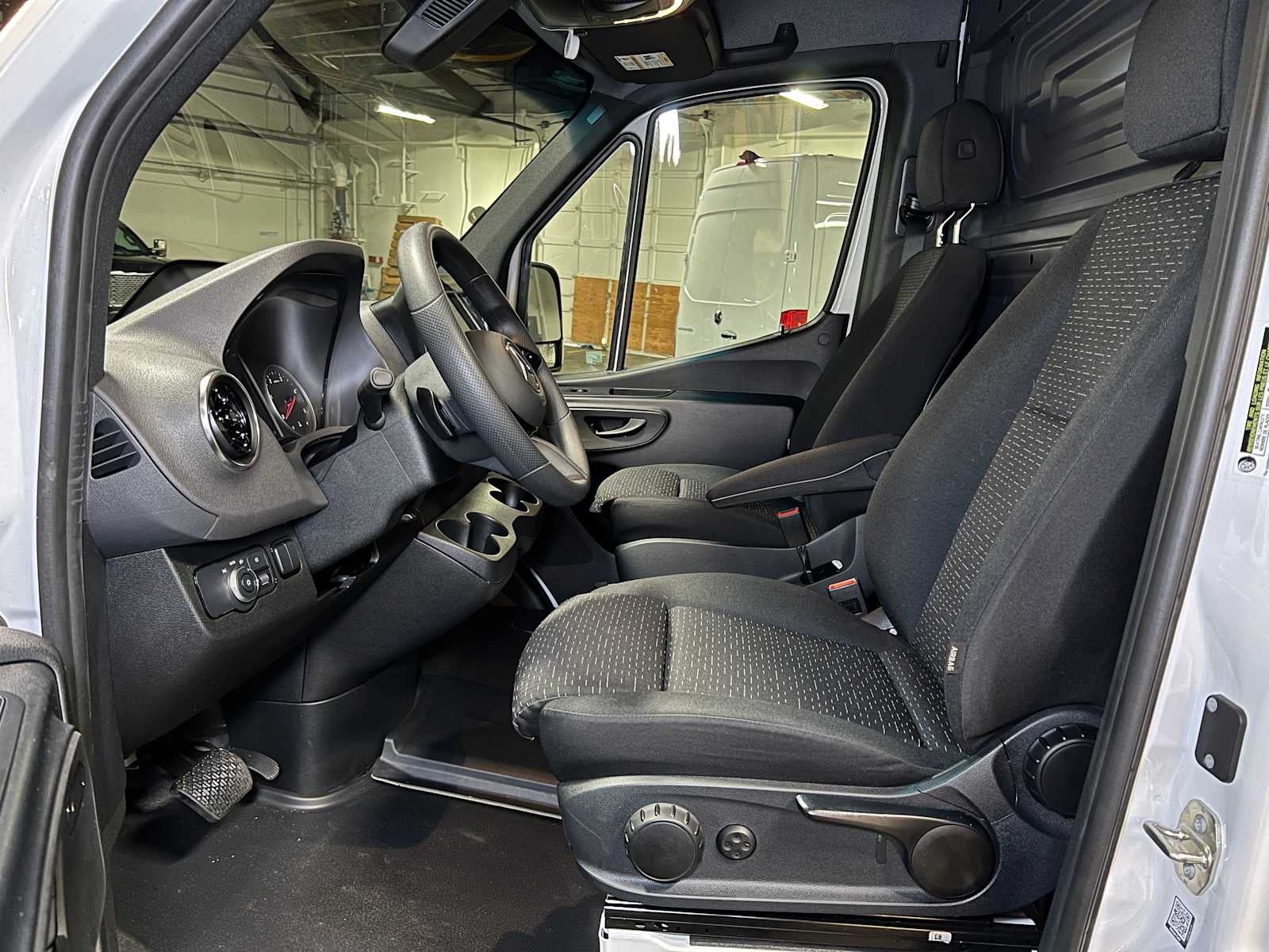 2025 Mercedes-Benz Sprinter Cargo Van 2500 Standard Roof I4 Diesel 144" RWD