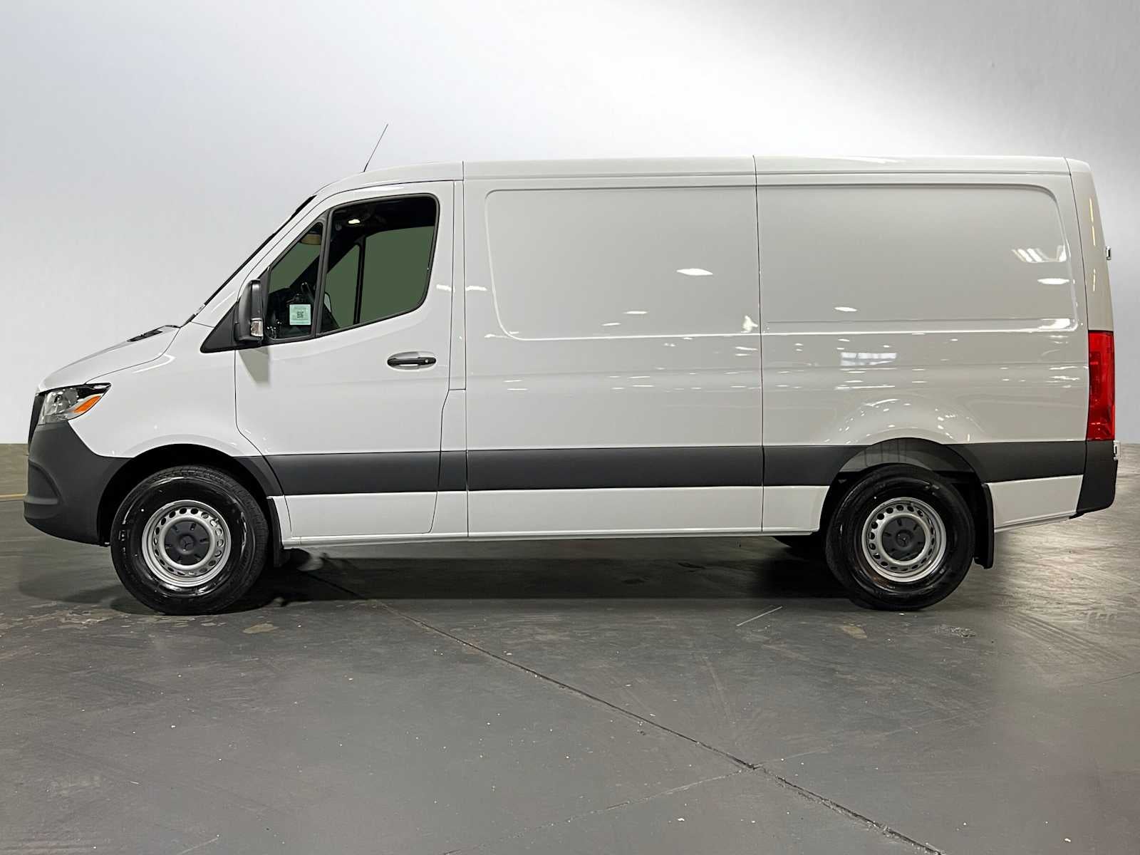 2025 Mercedes-Benz Sprinter Cargo Van 2500 Standard Roof I4 Diesel 144" RWD