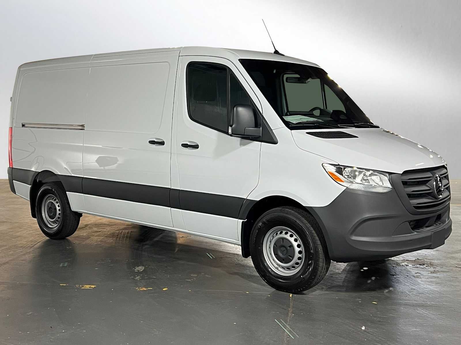 2025 Mercedes-Benz Sprinter Cargo Van 2500 Standard Roof I4 Diesel 144" RWD