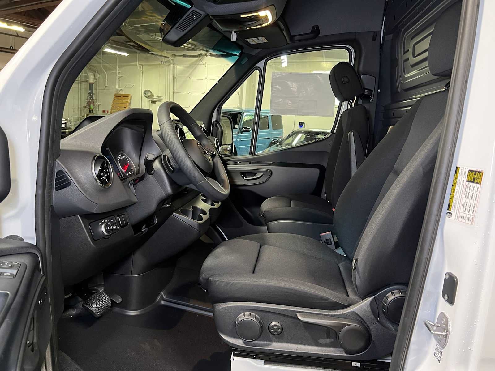 2025 Mercedes-Benz Sprinter Cargo Van 2500 Standard Roof I4 Diesel 144" RWD