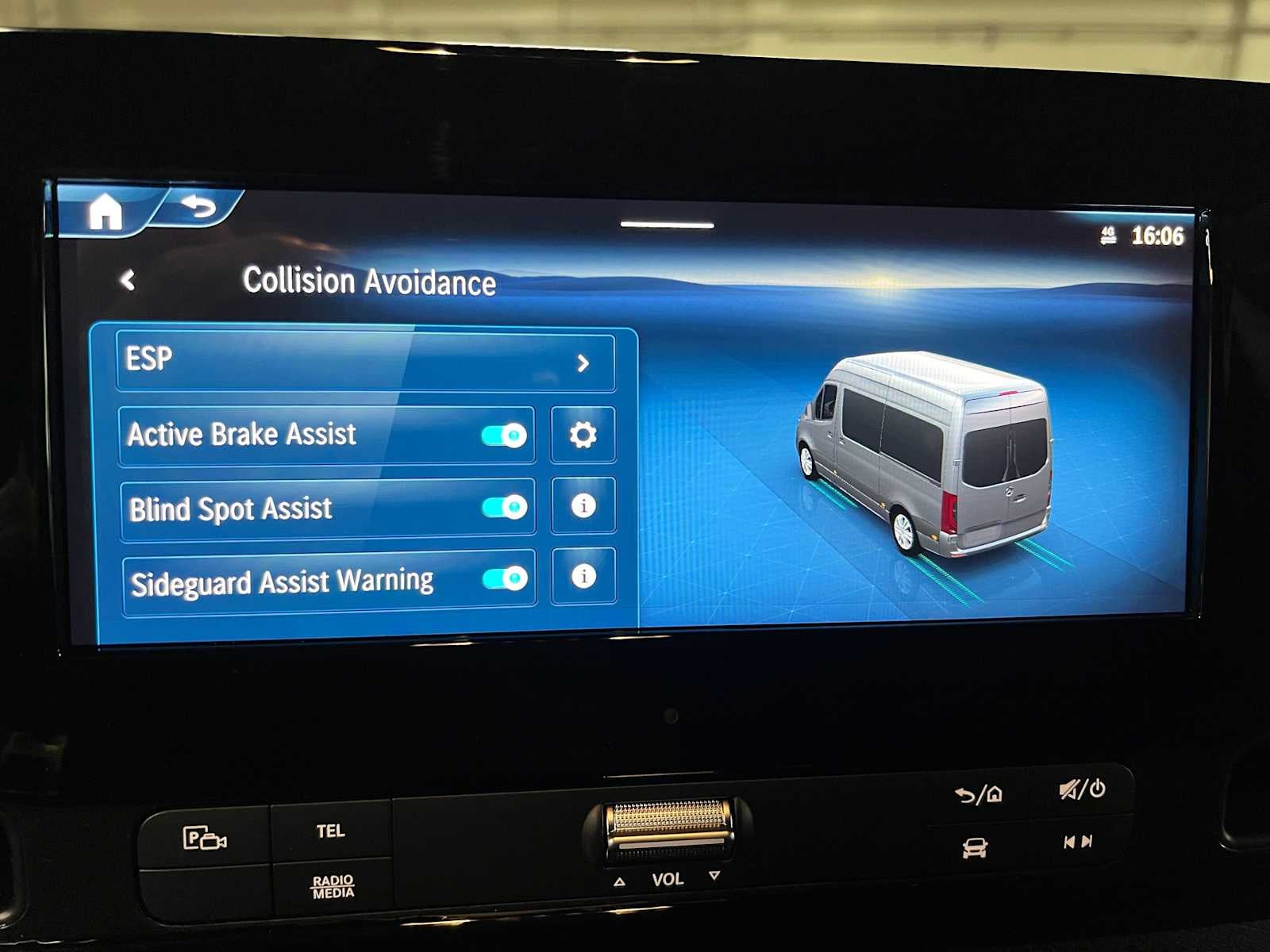 2025 Mercedes-Benz Sprinter Cargo Van 2500 Standard Roof I4 Diesel 144" RWD