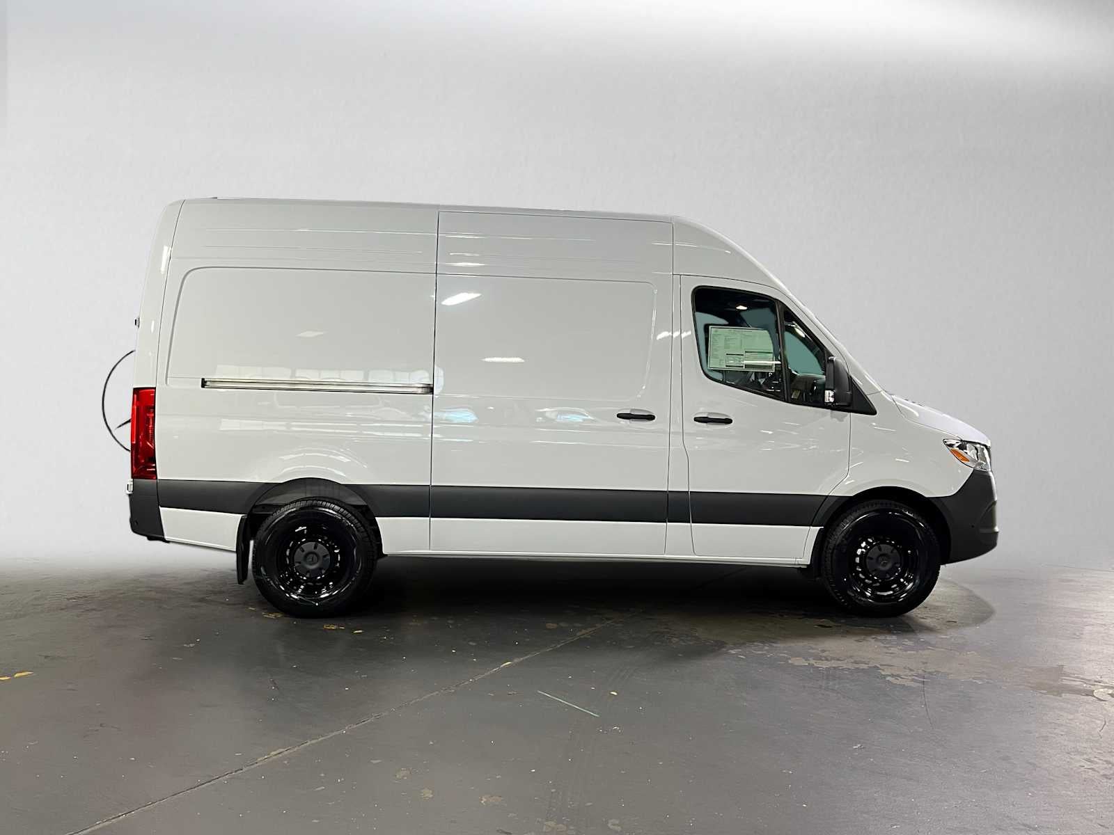 2026 Mercedes-Benz Sprinter 2500 Standard Roof I4 Diesel 144 RWD