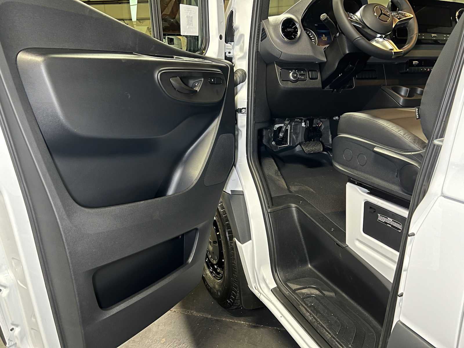 2026 Mercedes-Benz Sprinter 2500 Standard Roof I4 Diesel 144 RWD