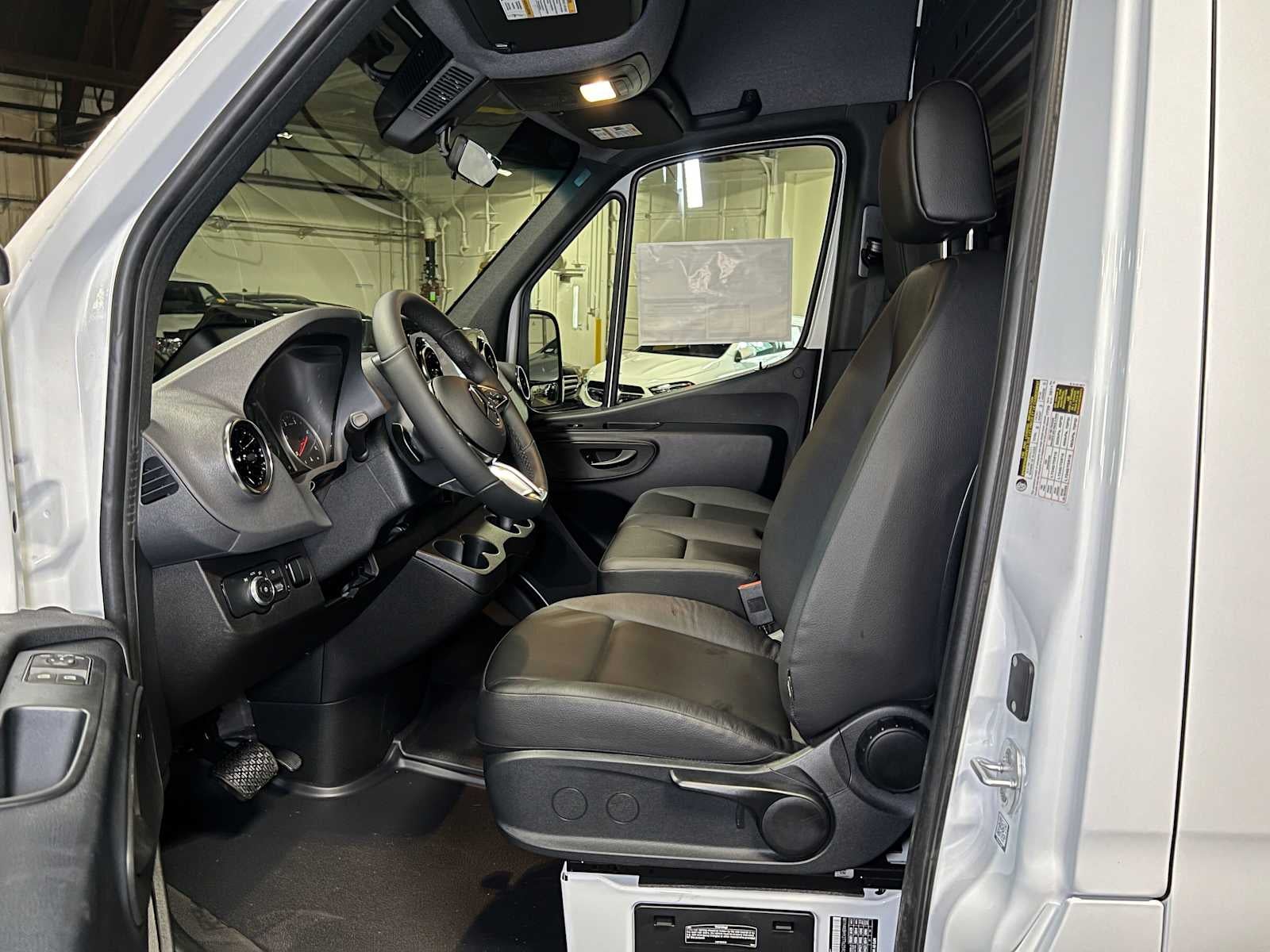 2026 Mercedes-Benz Sprinter 2500 Standard Roof I4 Diesel 144 RWD