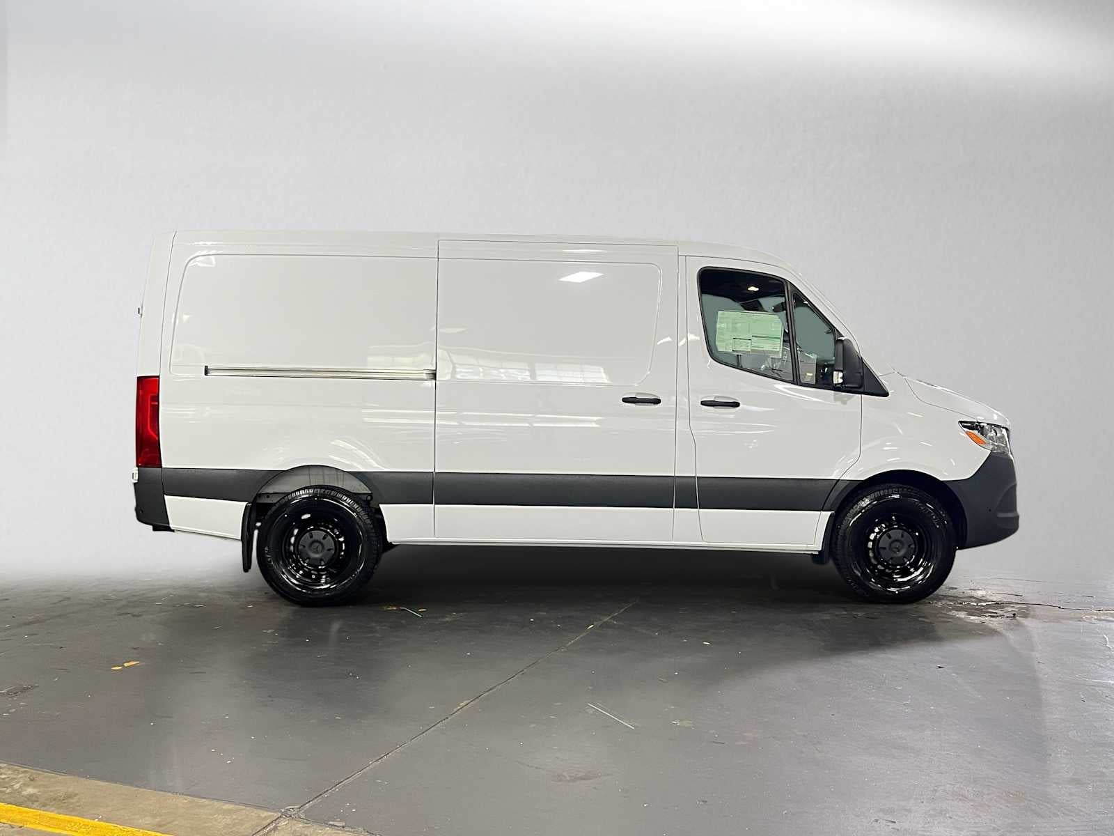 2026 Mercedes-Benz Sprinter 2500 Standard Roof I4 Diesel 144 RWD