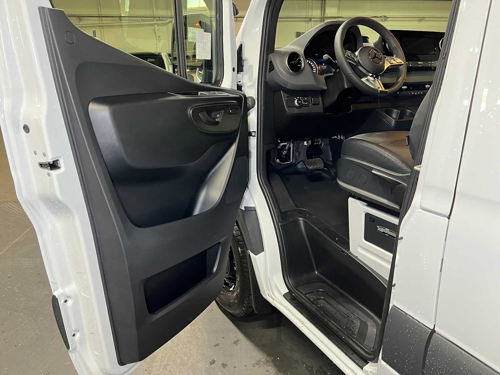 2026 Mercedes-Benz Sprinter 2500 Standard Roof I4 Diesel 144 RWD