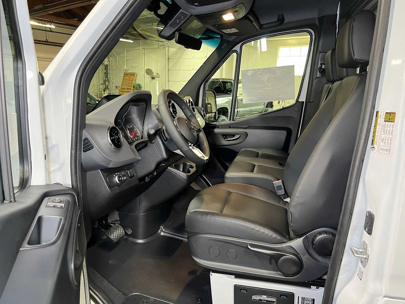 2026 Mercedes-Benz Sprinter 2500 Standard Roof I4 Diesel 144 RWD