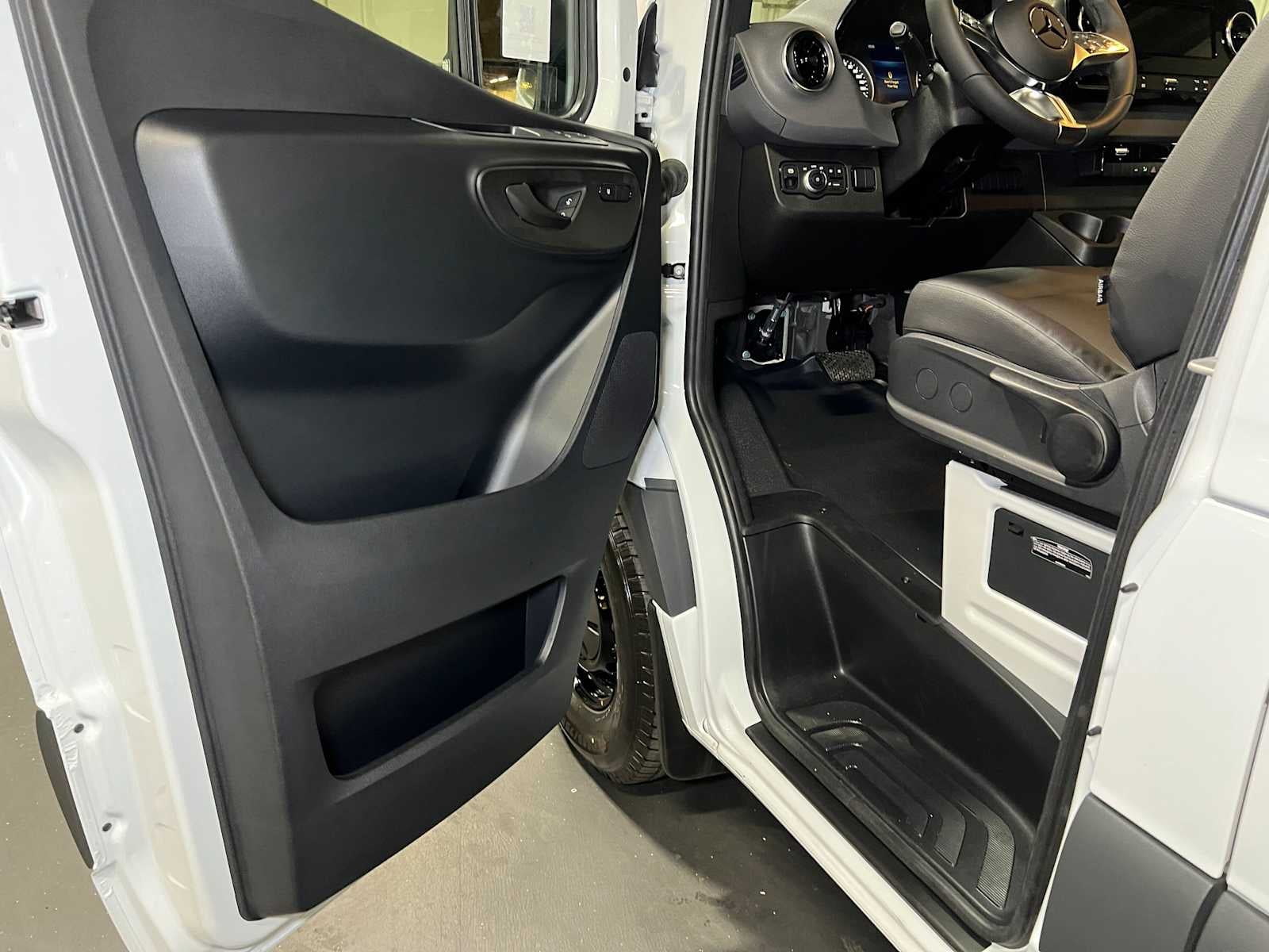 2026 Mercedes-Benz Sprinter Cargo 2500 Standard Roof I4 Diesel 144 RWD