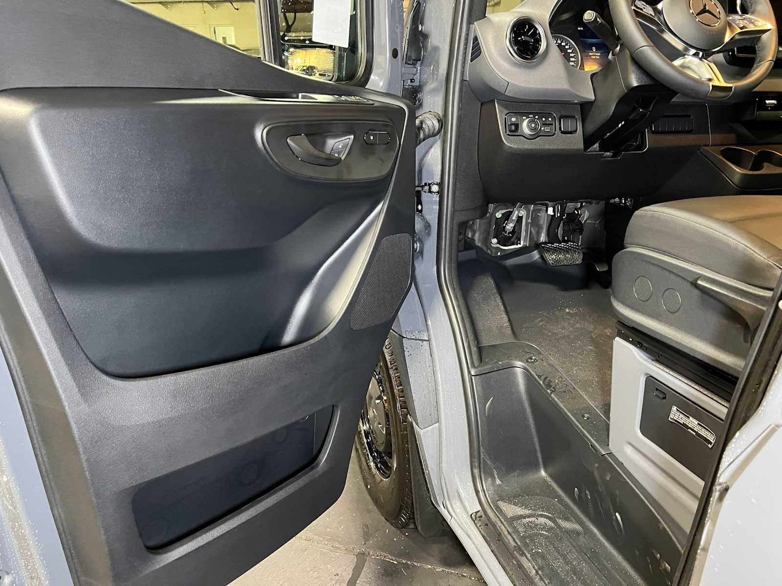 2026 Mercedes-Benz Sprinter Cargo 2500 Standard Roof I4 Diesel 144 RWD