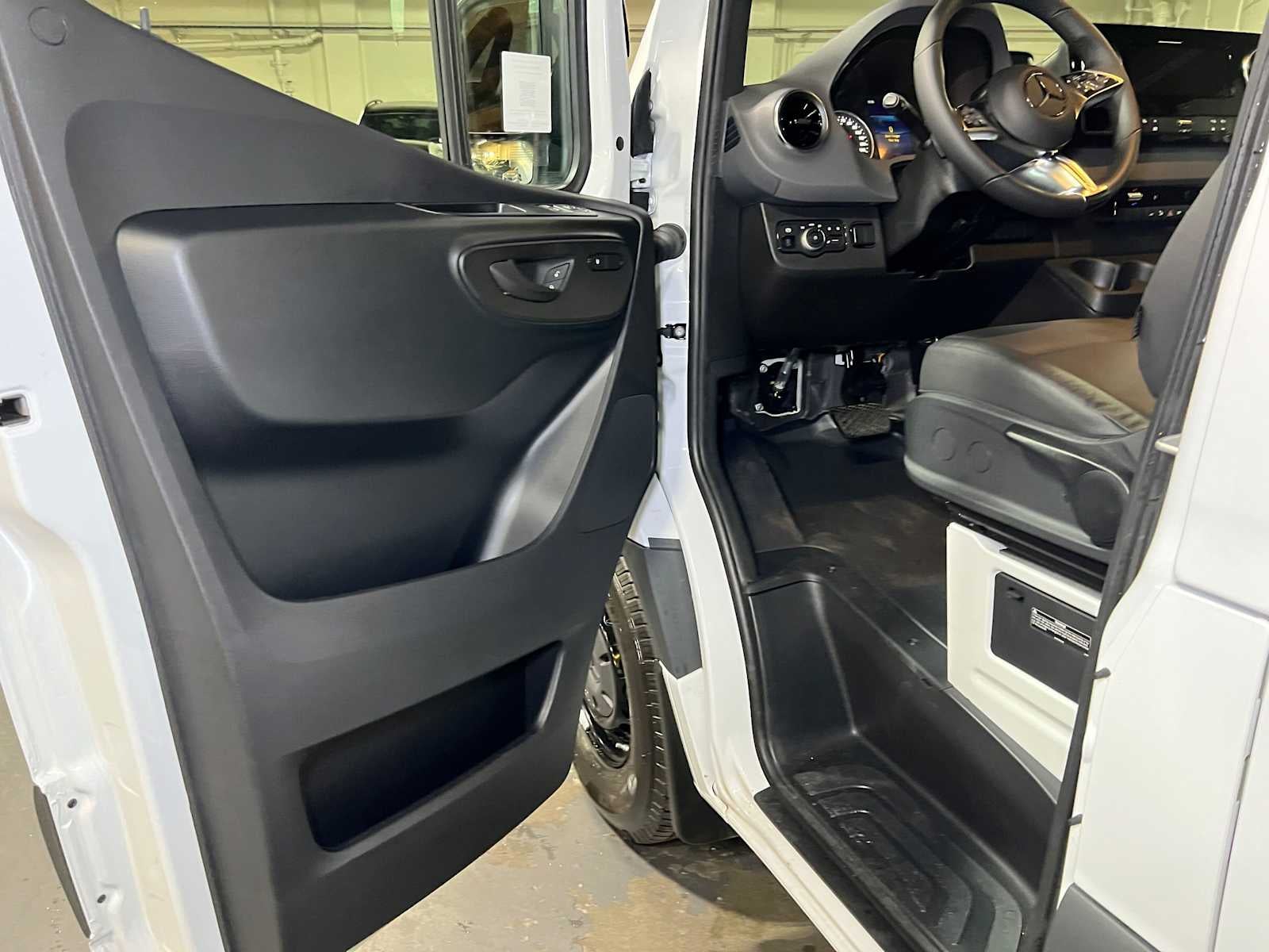 2026 Mercedes-Benz Sprinter Cargo 2500 Standard Roof I4 Diesel 144 RWD