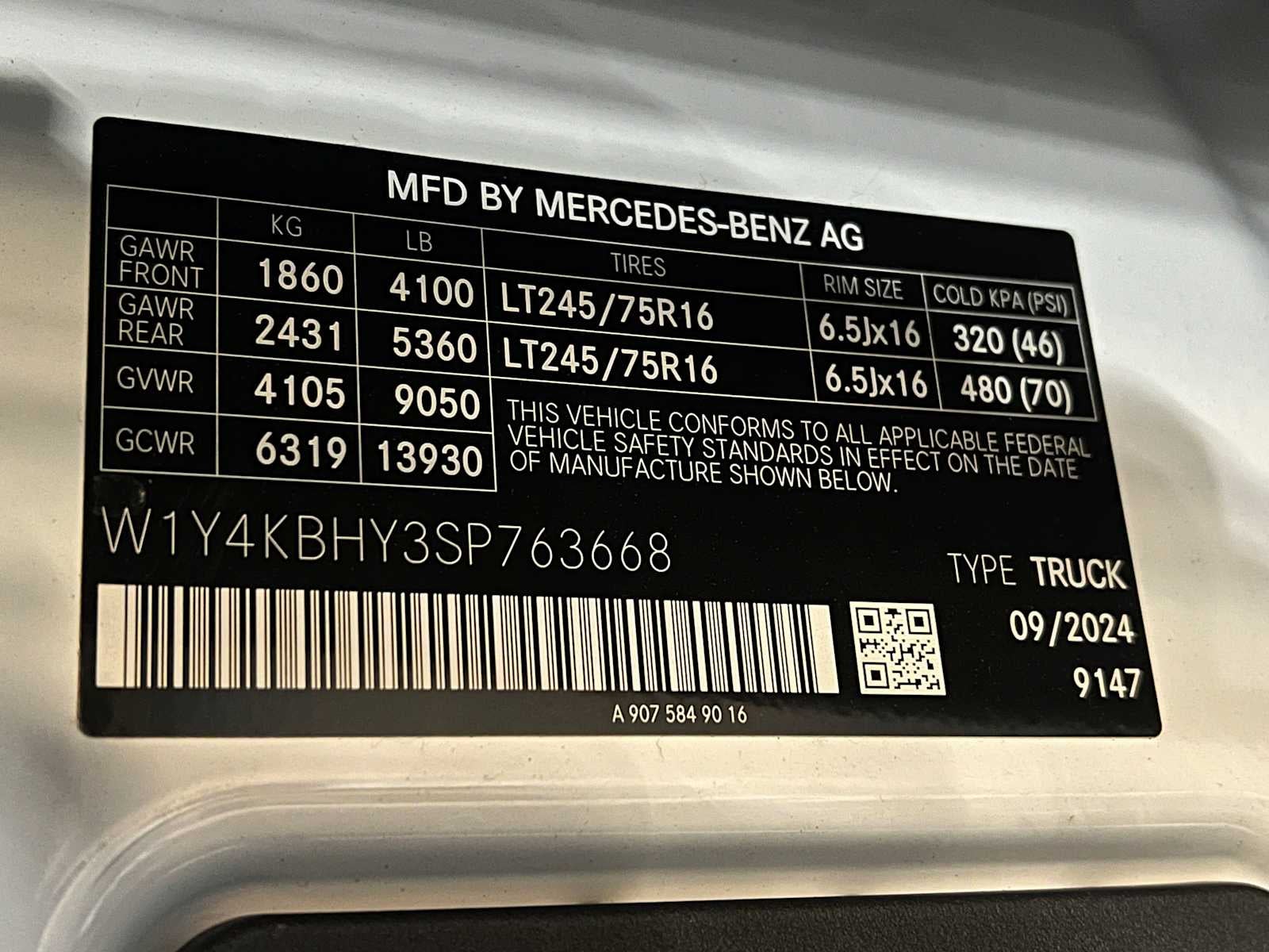 2025 Mercedes-Benz Sprinter Cargo Van 2500 Standard Roof I4 Diesel 144 RWD