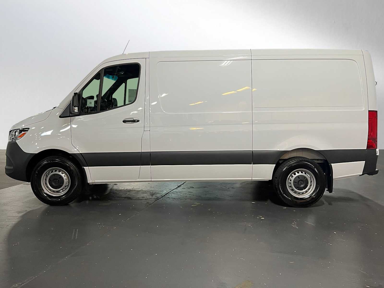 2025 Mercedes-Benz Sprinter Cargo Van 2500 Standard Roof I4 Diesel 144" RWD